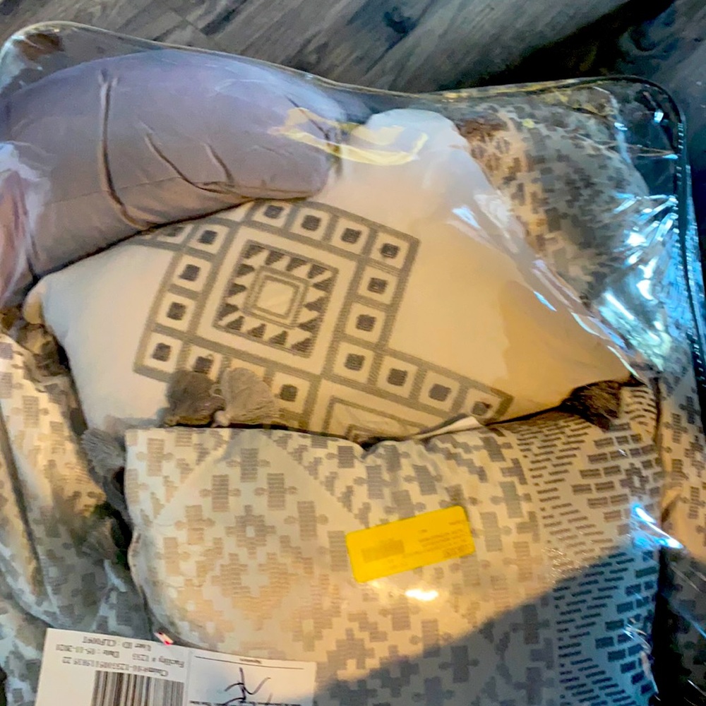 Comforter set of 7